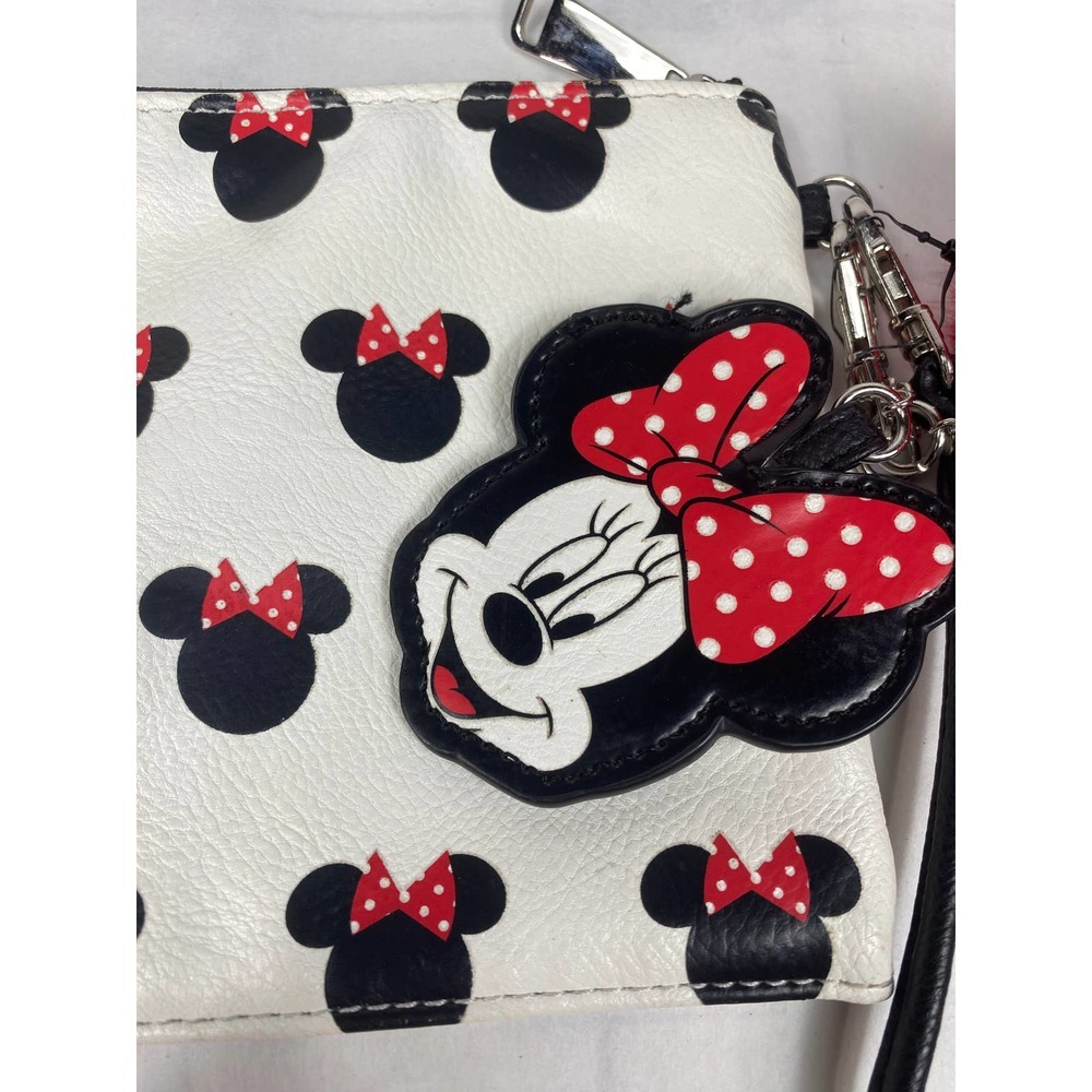 Loungefly Disney Minnie Mouse Print Clutch Wallet With Accessories Wristlet - Picture 2 of 6